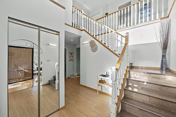 Coquitlam, BC V3B 6T1,2825 Nash DR