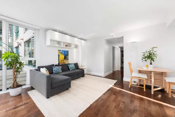 Vancouver, BC V6H 4C3,2988 Alder ST #206