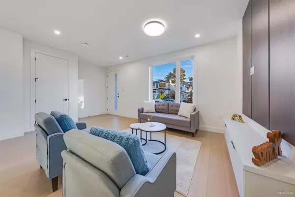 Burnaby, BC V5C 3T7,4211 Graveley ST #1