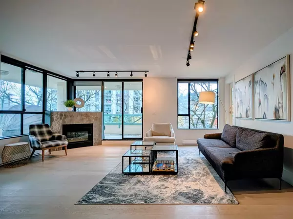 West Vancouver, BC V7T 2Y4,328 Taylor WAY #3D