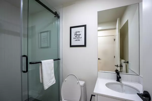 North Vancouver, BC V7L 1G7,610 E 3rd ST #TH8