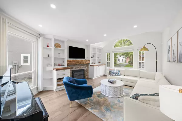 North Vancouver, BC V7H 2P6,860 Ruckle CT