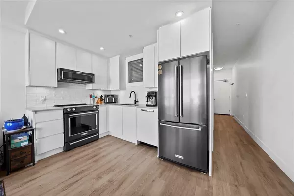 2180 Kelly AVE #2303 Port Coquitlam, BC V3C 0S5