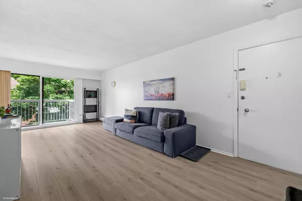 Richmond, BC V7A 2E5,8040 Ryan RD #308