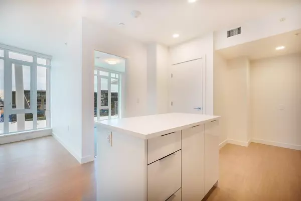 7683 Park CRES #204 Burnaby, BC V3N 0J4