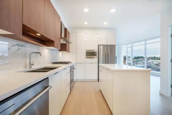 Burnaby, BC V3N 0J4,7683 Park CRES #204