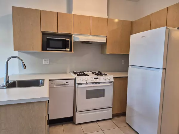1239 W Georgia ST #806 Vancouver, BC V6E 4R8