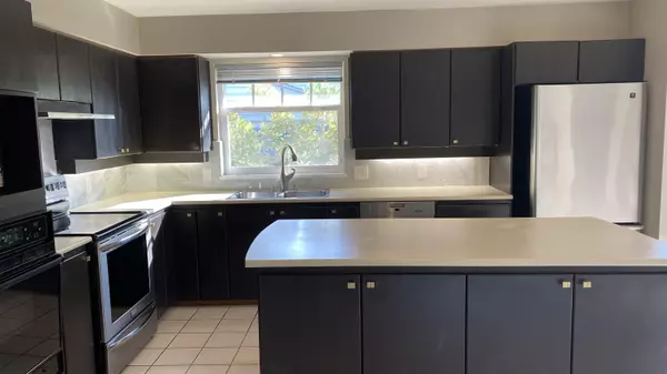 Vancouver, BC V5Z 2E3,520 W 26th AVE