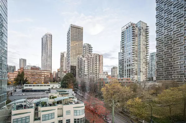Vancouver, BC V6Z 2W7,910 Beach AVE #703
