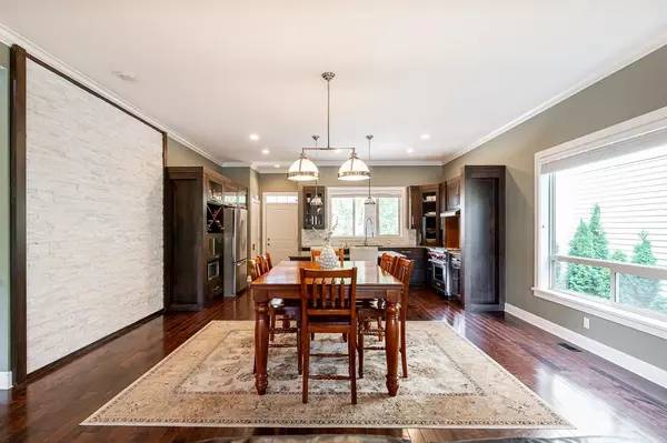 Langley, BC V2Y 2T9,5127 223 ST