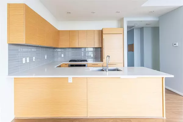 Burnaby, BC V5H 0C7,6658 Dow AVE #3701