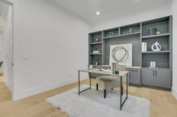 White Rock, BC V4B 2S6,15919 Russell AVE