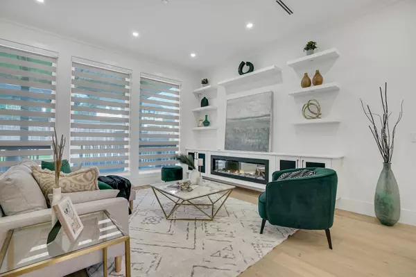 White Rock, BC V4B 2S6,15919 Russell AVE