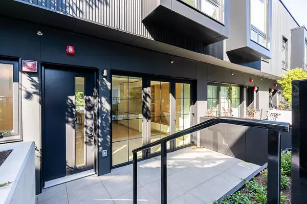 Vancouver, BC V5Z 2H2,551 W 28th AVE #107