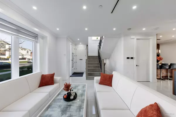 926 E 58th AVE Vancouver, BC V5X 1W5