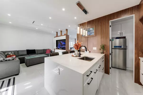 926 E 58th AVE Vancouver, BC V5X 1W5