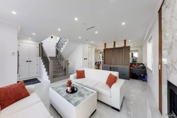 Vancouver, BC V5X 1W5,926 E 58th AVE