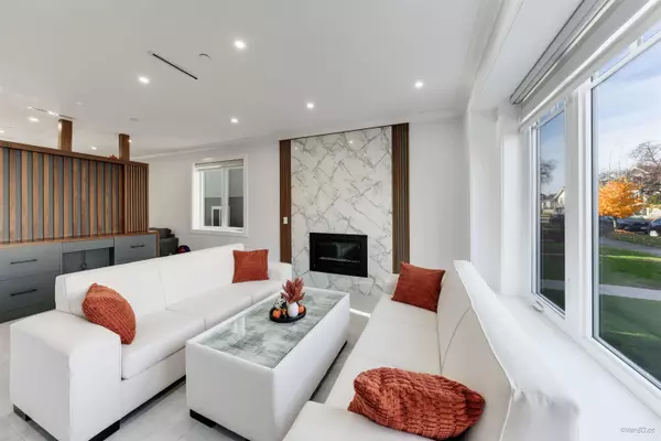 Vancouver, BC V5X 1W5,926 E 58th AVE