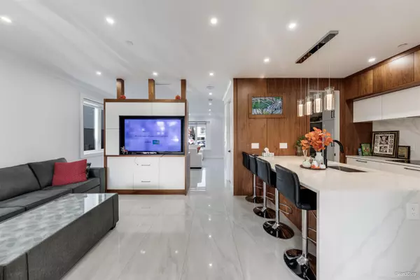 926 E 58th AVE Vancouver, BC V5X 1W5