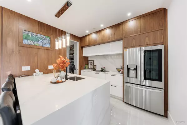 926 E 58th AVE Vancouver, BC V5X 1W5