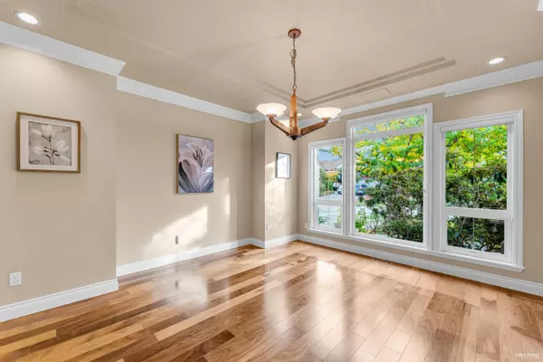 Surrey, BC V4A 9V6,13681 21 AVE