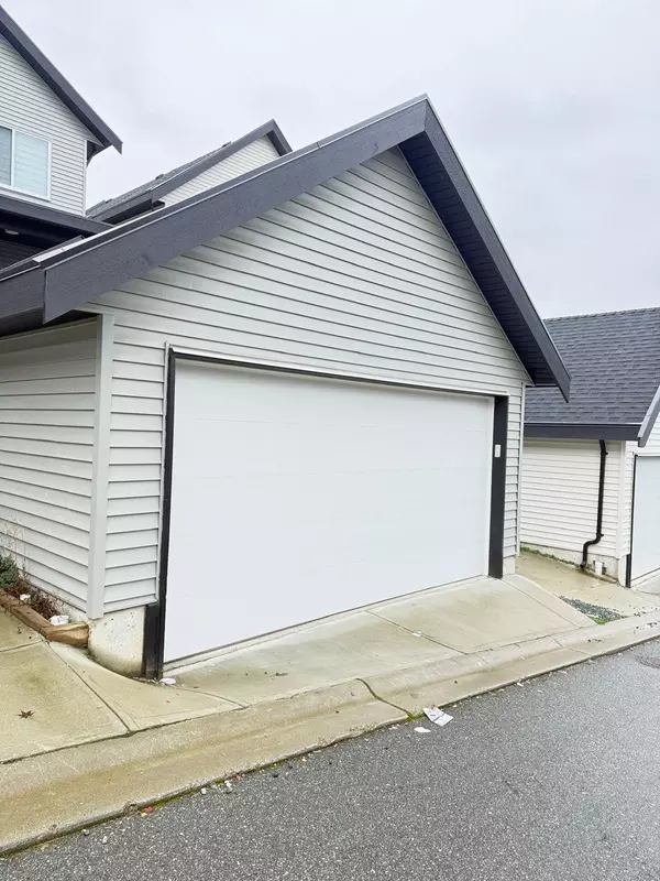 Surrey, BC V3S 3T1,6242 147b ST