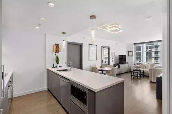 Vancouver, BC V6B 0P3,68 Smithe St #1611