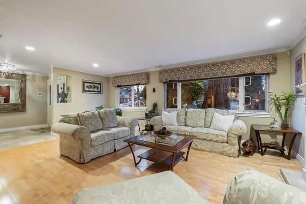 Delta, BC V4C 7E9,8982 Collings WAY