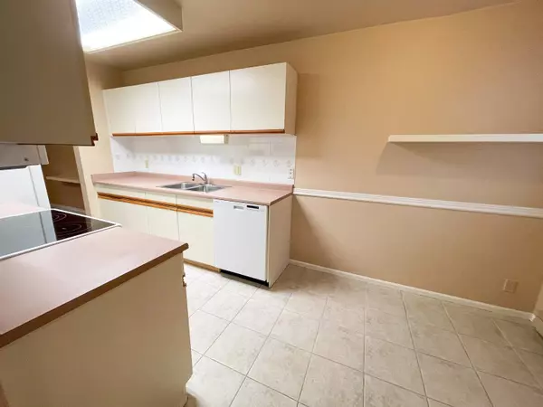 Surrey, BC V3R 4J6,10074 154 ST #3