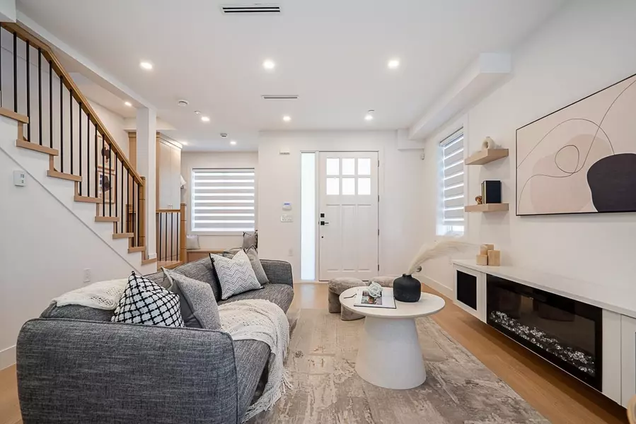 2105 E 33rd AVE, Vancouver, BC V5N 3E9