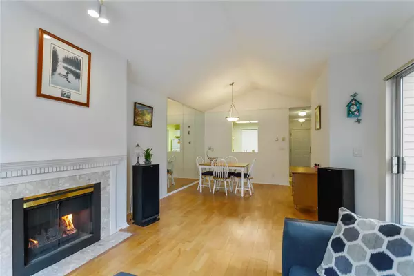 Burnaby, BC V5E 4H9,6820 Rumble ST #406