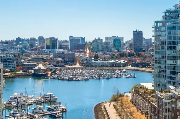 198 Aquarius Mews #2608, Vancouver, BC V6Z 2Y4