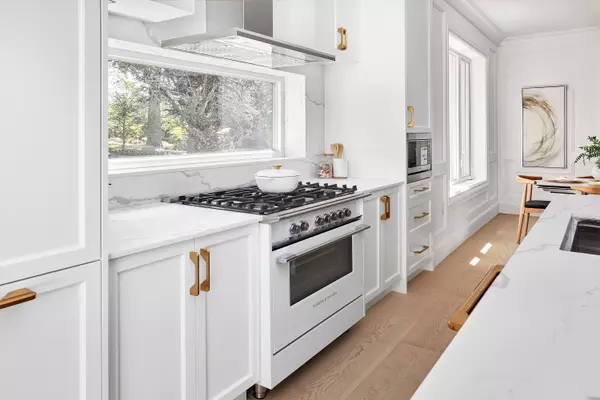 Vancouver, BC V6N 2P4,5081 Crown ST