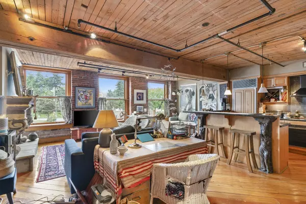 41 Alexander ST #301 Vancouver, BC V6A 1B2