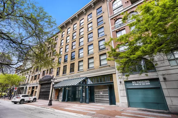 41 Alexander ST #301, Vancouver, BC V6A 1B2