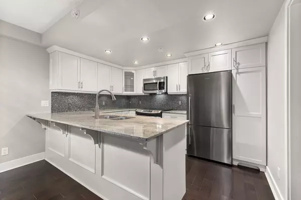 Vancouver, BC V6B 3E1,1048 Richards ST