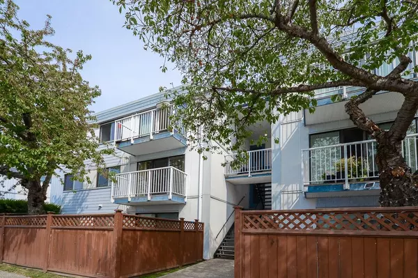 7200 Lindsay RD #301, Richmond, BC V7C 3M6