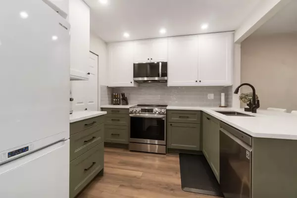 1000 Bowron CT #310, North Vancouver, BC V7H 2V8