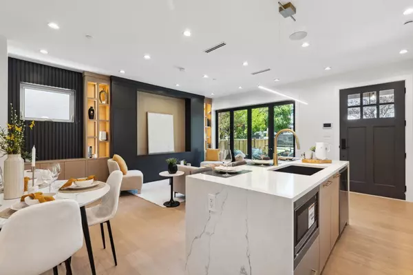 Vancouver, BC V5N 1Z6,2244 E 11th AVE ##1