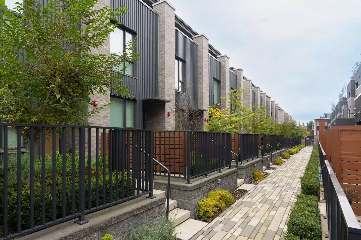 Vancouver, BC V5Z 0A1,805 W 49th AVE #173