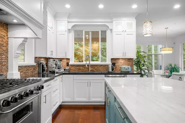 1462 Crystal Creek DR Anmore, BC V3H 0A3