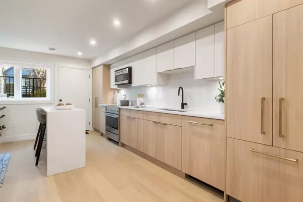 Vancouver, BC V5N 4V9,1937 Templeton DR #1