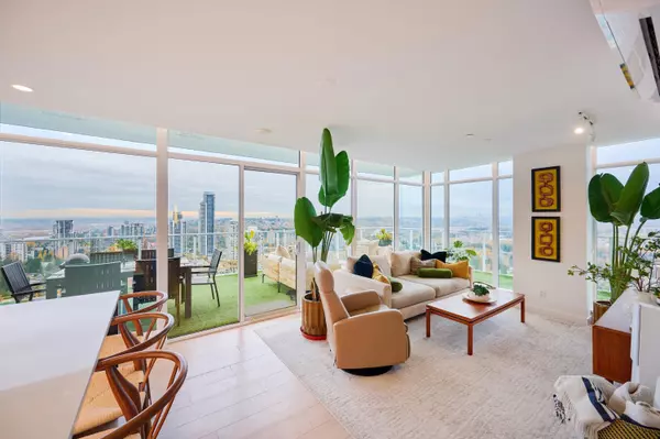 Coquitlam, BC V3J 0K3,652 Whiting WAY #2802/03