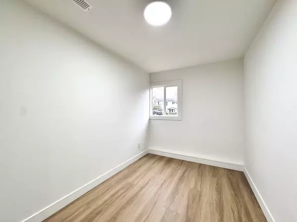 Delta, BC V4K 2N6,4720 Ashbury PL #Downstairs