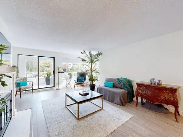 White Rock, BC V4B 3W8,1467 Martin ST #106