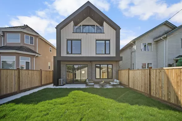 3563 E 25th AVE #2, Vancouver, BC V5R 1K3