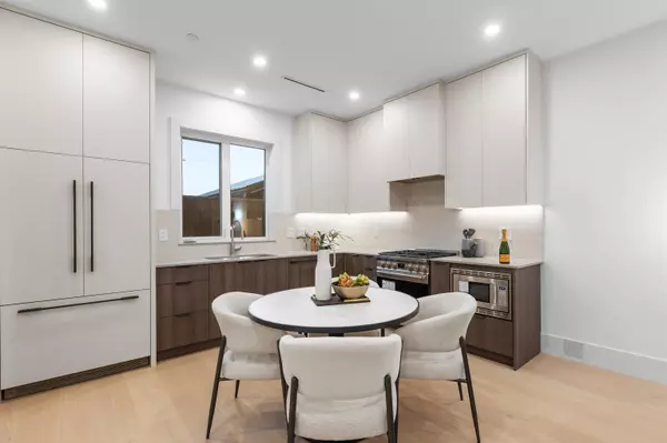 Vancouver, BC V5K 1R1,2607 Dundas ST #3