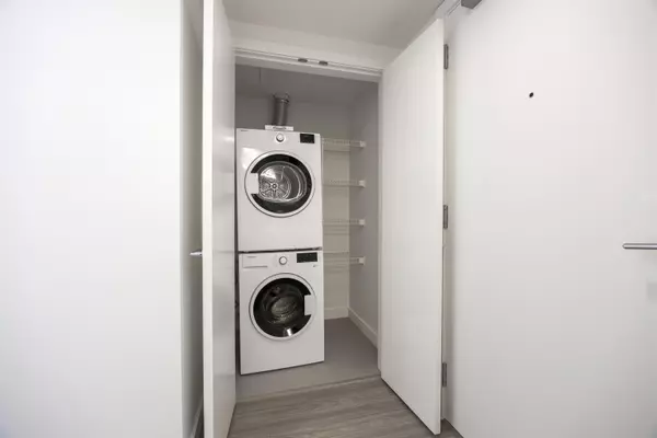 13675 107a Ave #2302 Surrey, BC V3T 0X2