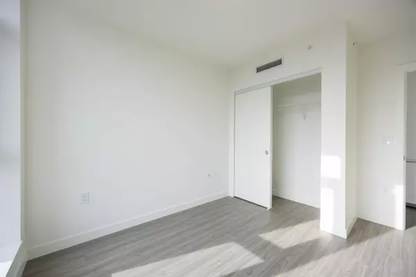 13675 107a Ave #2302 Surrey, BC V3T 0X2