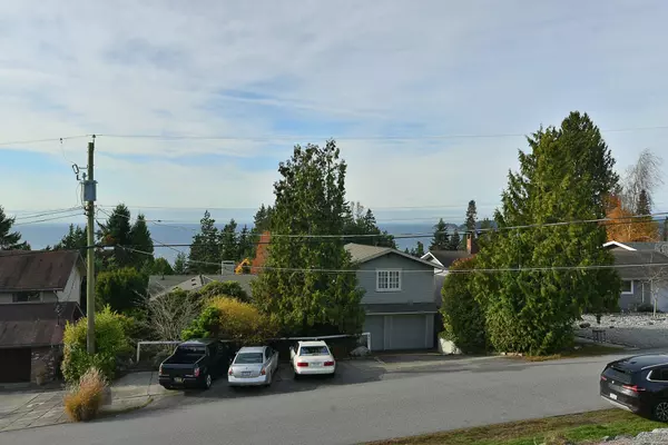 Sechelt, BC V7Z 0B7,4926 Laurel AVE